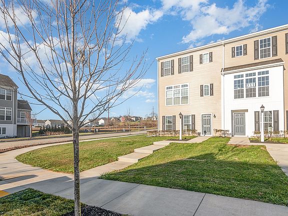 4th image of 3246 Parade St