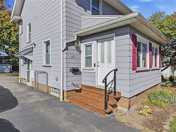 4th image of 133 Seneca Ave