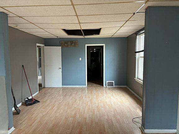 2nd image of 4017 Grand Blvd