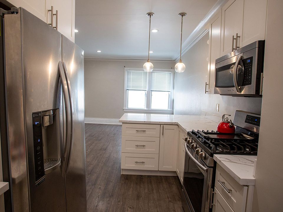 1st image of 1800 Grove St APT 2