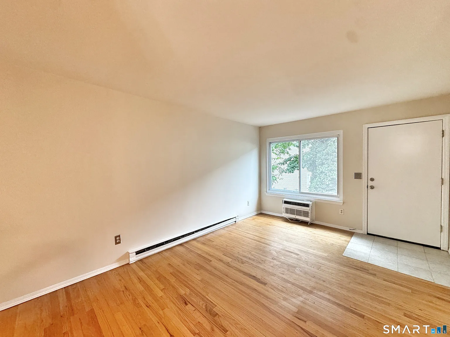 2 bed, 1.0 bath, 900 sqft, $2,295 — Photo 4
