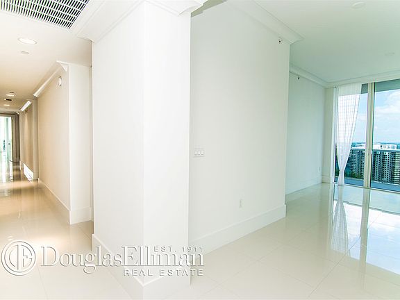 5th image of 4100 Island Blvd Unit 2104