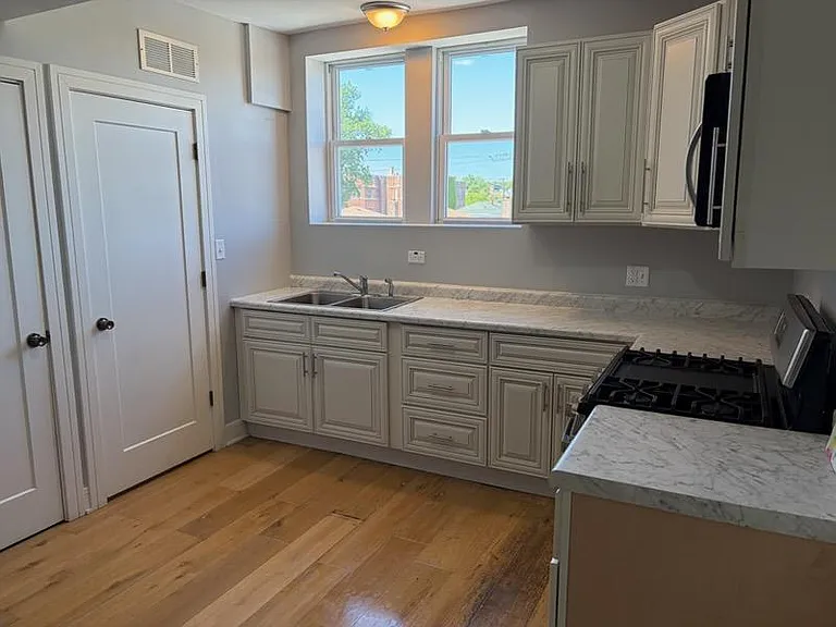 9410 S Laflin St #2 — Photo 4