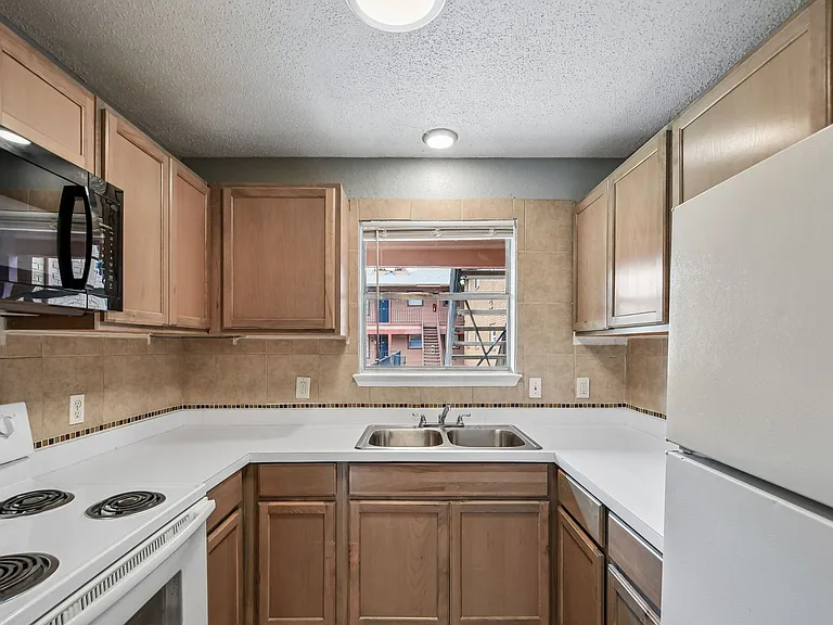 Sunrise Villas — Photo 21