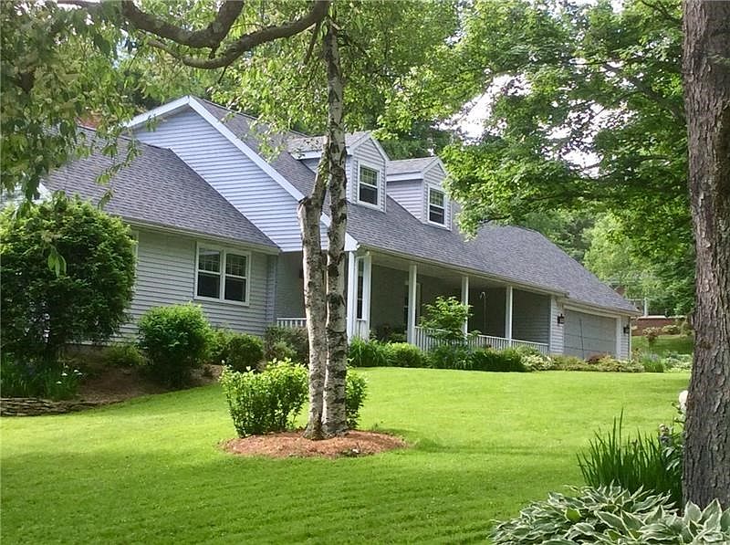 4 Bedroom - Large Corner Lot