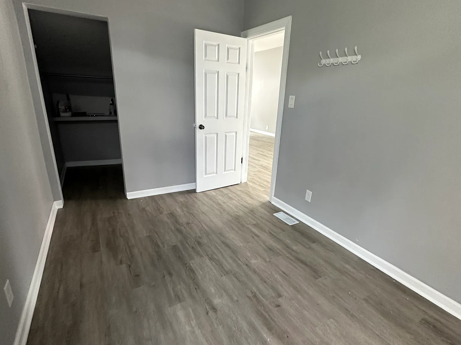 1556 S Spaulding Ave — Photo 4
