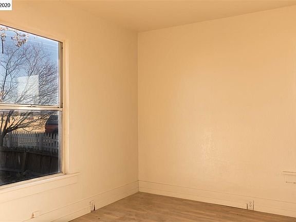 3rd image of 844 Sierra St