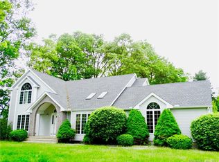 21 W Gerald Dr, Manchester, CT 06040