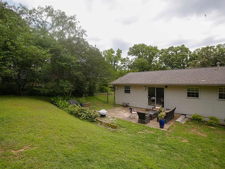 7220 Amherst Dr — Photo 25