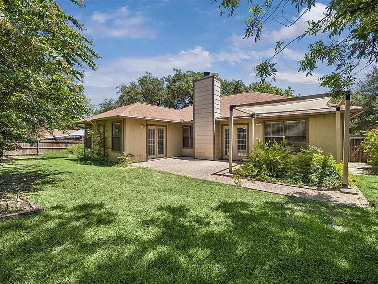 12312 Antoinette Pl — Photo 2