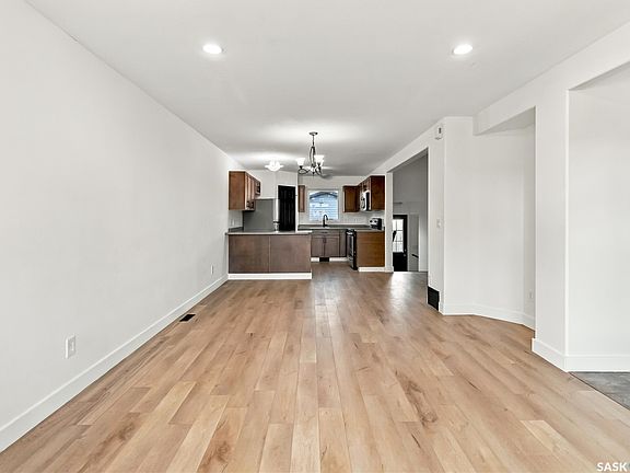 4th image of 734 Lamarsh Lane