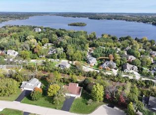 1335 Jensen Ct, Delafield, WI 53018