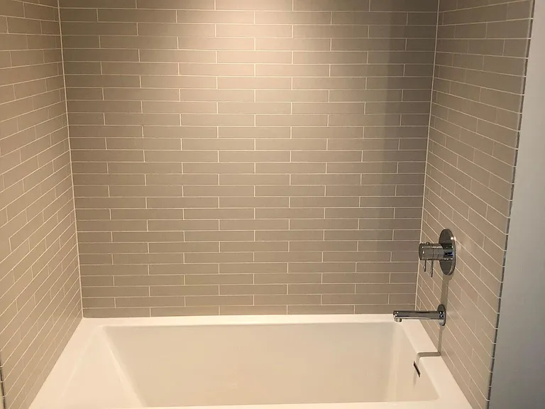 Soaking tub