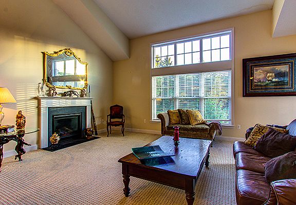 Family room w/fireplace
