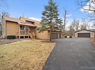 2N625 Landrose Ln, Maple Park, IL 60151