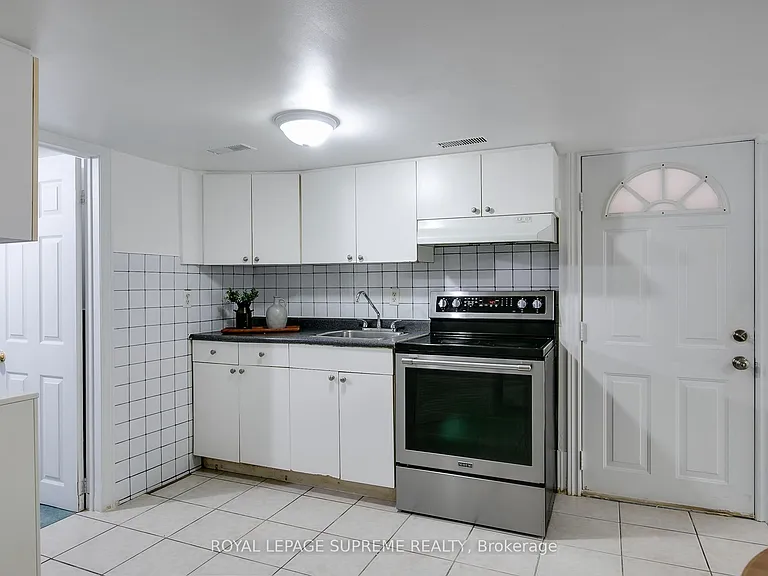 422 Oakwood Ave #BASEMENT — Photo 7