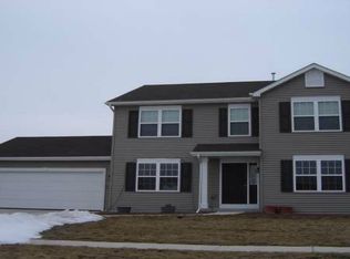 11 Woodridge Ln, Columbus, WI 53925