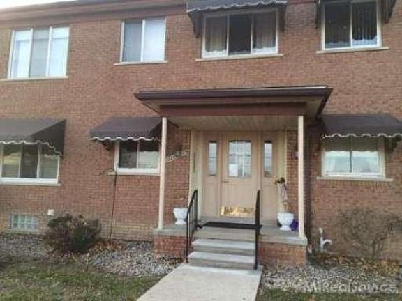 3rd image of 20822 Beaconsfield St #12