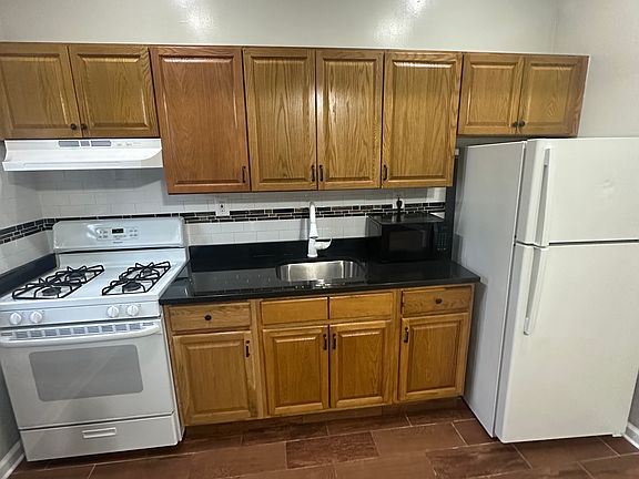 3rd image of 128 Livingston Ave APT 1