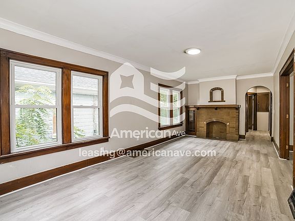 1346886_002_living_room_13951068.jpg