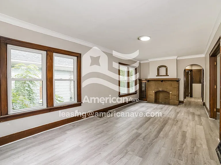 1346886_002_living_room_13951068.jpg