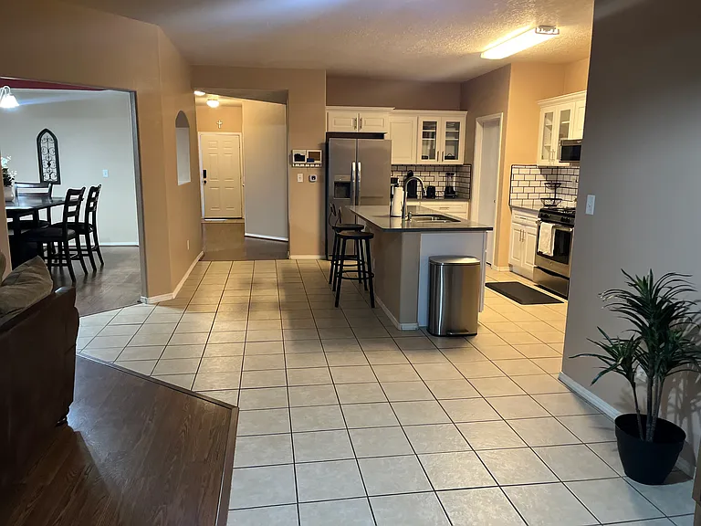 2203 W Washington Ave — Photo 12