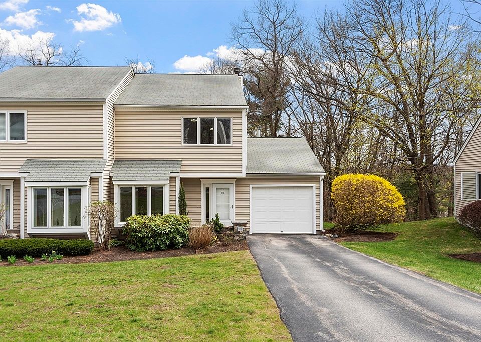1st image of 93 Oakwood Ln #93