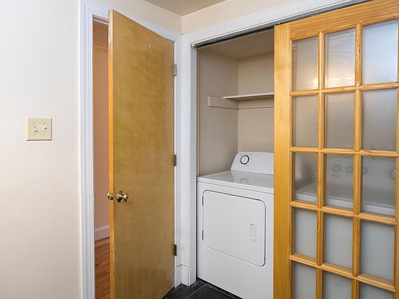 5th image of 115 W Broad St APT 201