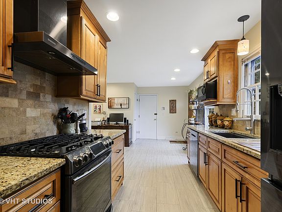 4th image of 1815 N Park Dr