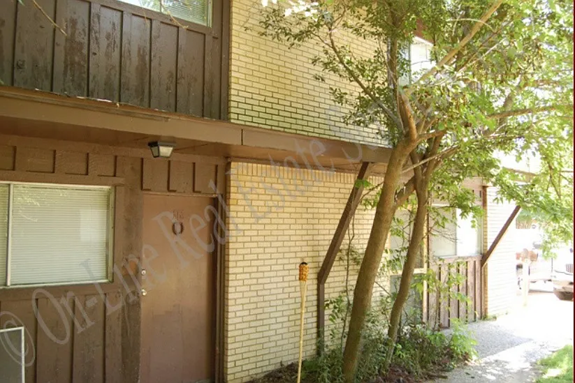 305 Boyett St — Photo 1