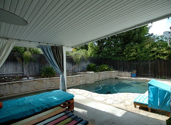 3rd image of 585 Farridge Dr
