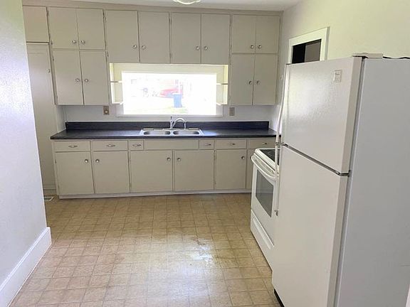4th image of 319 Liberty St