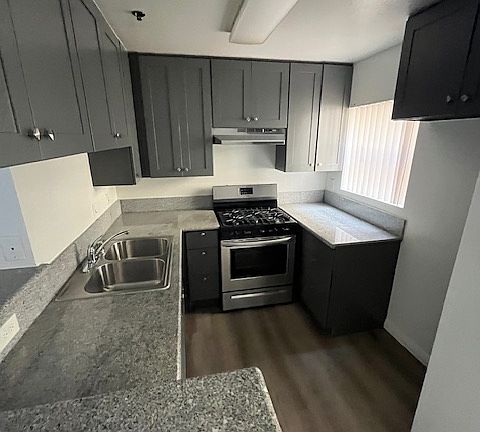 3rd image of 1601 Venice Blvd APT 304