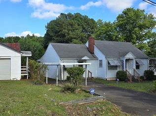 435 Peach St, Chatham, VA 24531