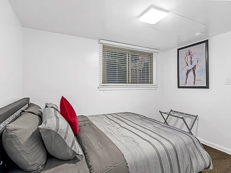 710 W 1st Ave #1 — Photo 3
