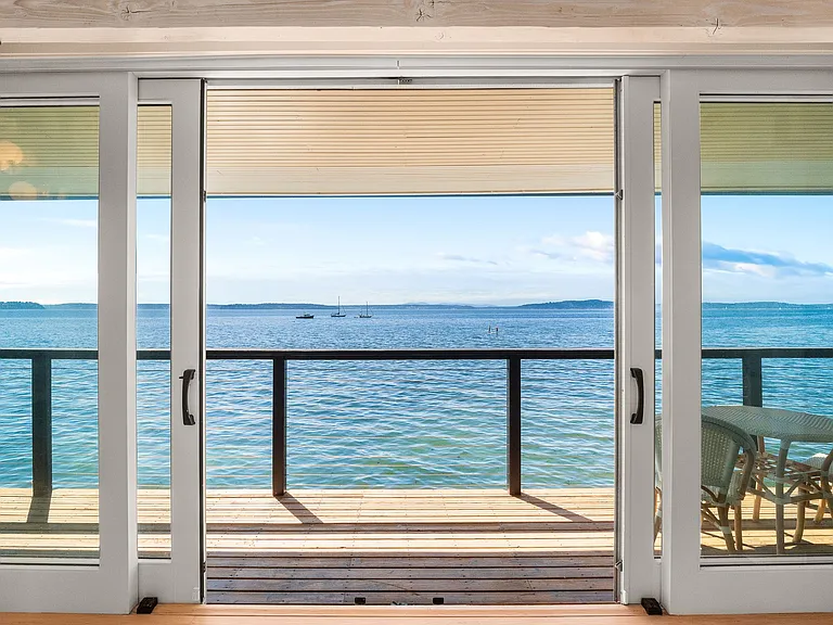 4701 Beach Dr SW — Photo 12