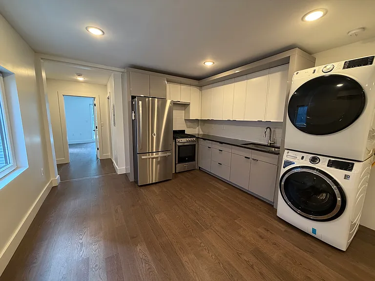 195 Bay St #2B — Photo 1