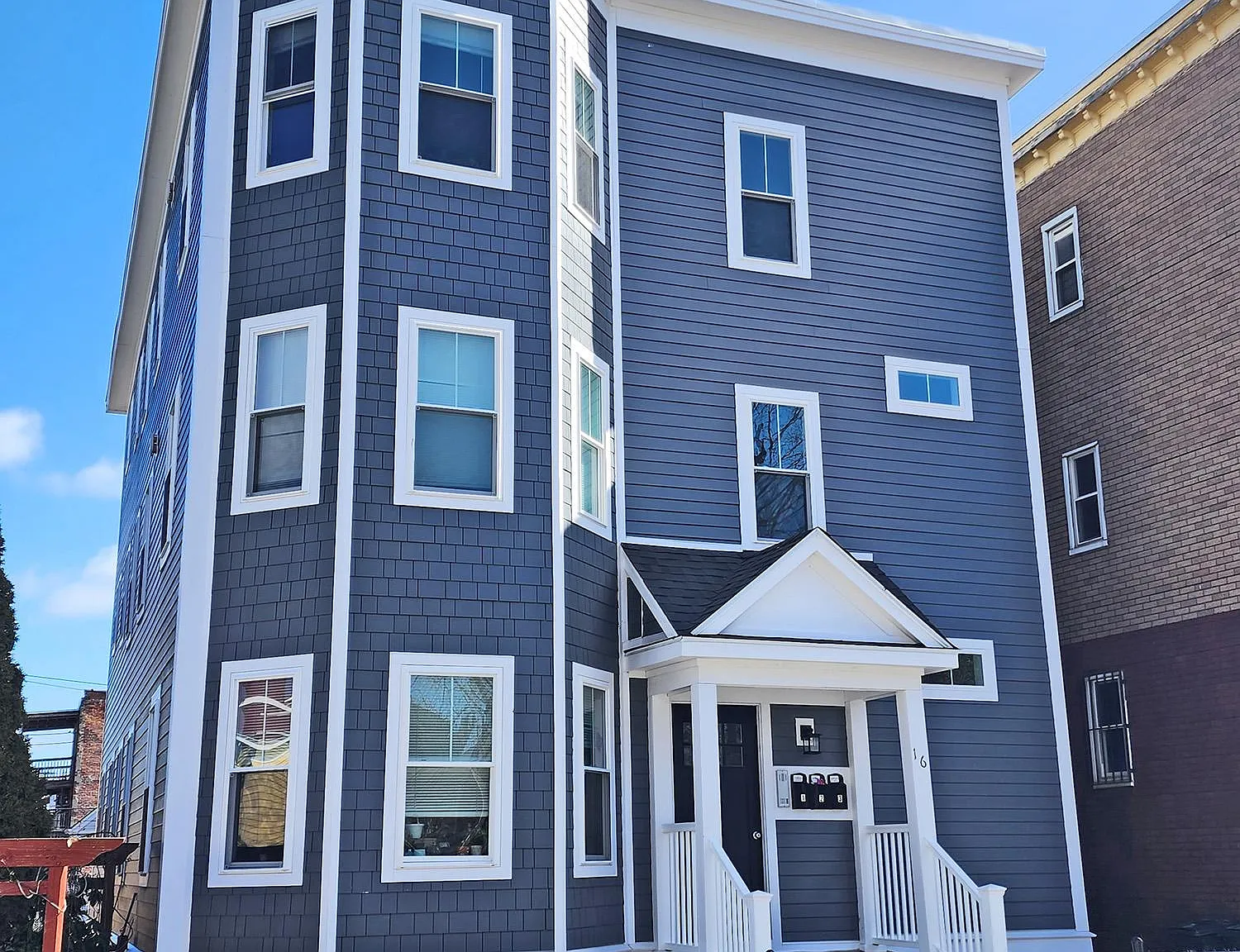 3 bed, 1350 sqft, $3,000 — Photo 3