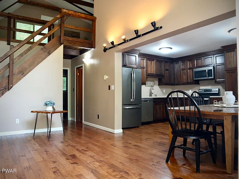 549 Lakeview Dr W — Photo 6
