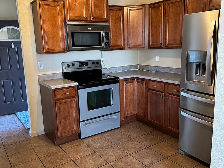 403 Camel Ct — Photo 5