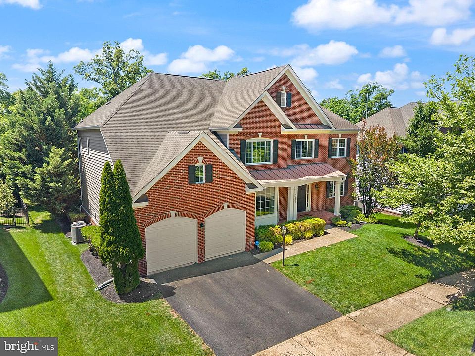 1st image of 43916 Riverpoint Dr
