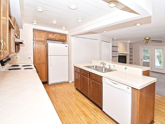 5th image of 3154 Markbreit Ave
