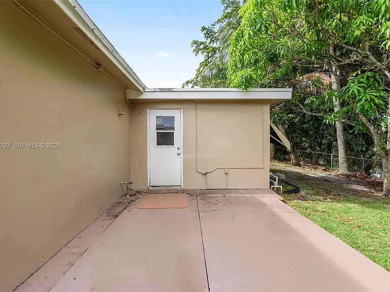 5081 SW 95th Ave — Photo 15