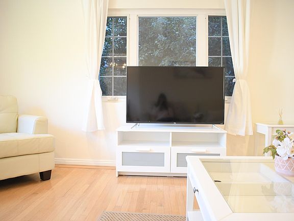 4th image of 1837 Glendon Ave APT 5