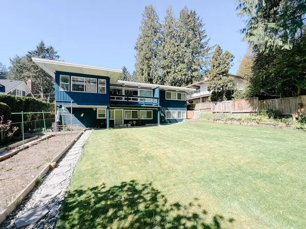3190 Royal Ave, North Vancouver, BC V7K 1Y8
