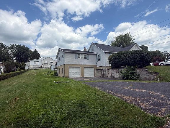 2nd image of 121 Chamberlaine Ave