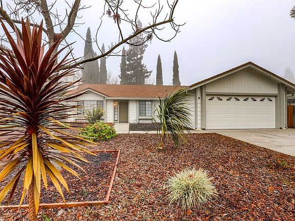 2nd image of 8 Bingham Cir
