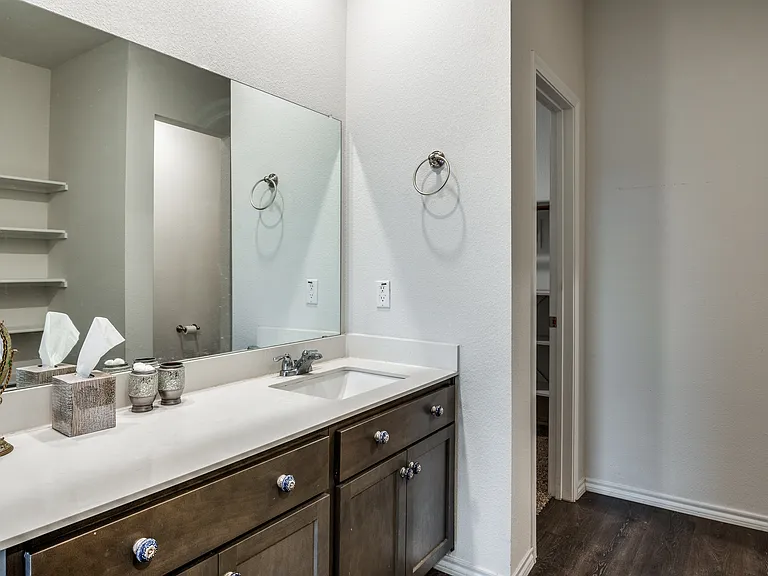 728 Glover Dr — Photo 10