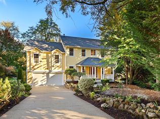 8825 NE New London Ct, Bainbridge Island, WA 98110