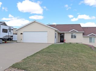 102 Burgundy Cir, Bismarck, ND 58501